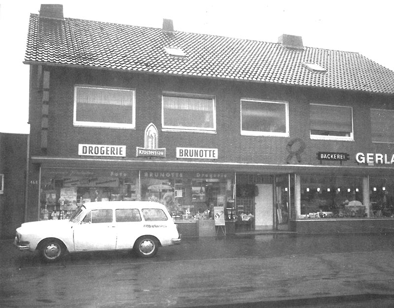 Hugos Backstube ist ihre Bäckerei, Patisserie und Cafe in Marl, Dorsten, Herten, Herten und dem gesamten Kreis Recklinghausen. Wir sind ihr Spezialist für Pralinen und Französische Patisserie sowie für hochwertige Schokoladen aller Art. Ob Torten oder Brot, Croissants oder Teegebäck wir stellen alles von Hand und mit Liebe her. Bei uns wird alles nur mit Frischen Zutaten und ohne Zusatzstoffe hergestellt. In einer Tradition die über 4 Generationen weiter gereicht wurde.